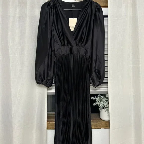 Pleated Dress - Picture 2 of 6